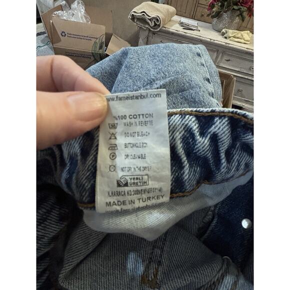 Fame Istanbul Jeans Size 30 Button Closure Wide Bottoms - Picture 6 of 7